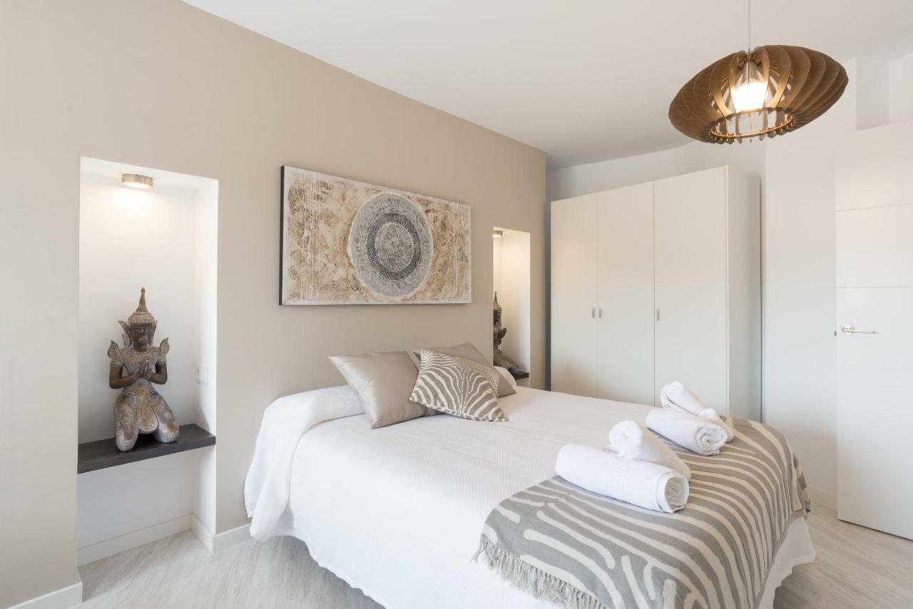 Stunning Spacious With Free Parking Apartment *