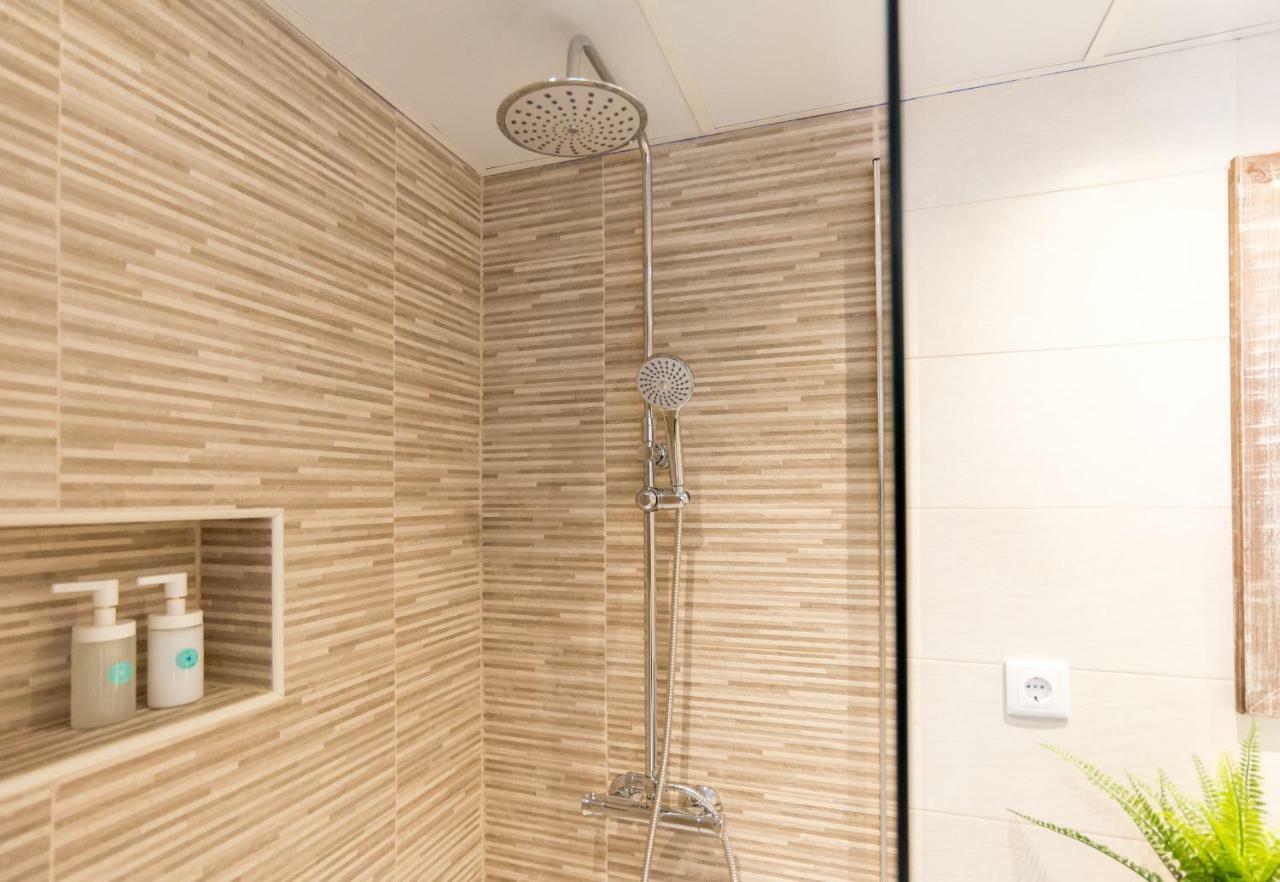 Stunning Spacious With Free Parking Apartment